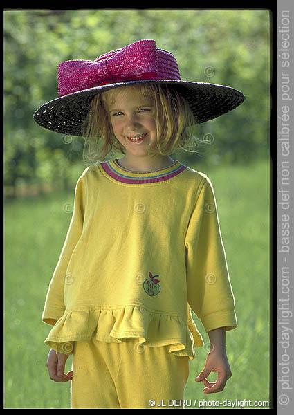 petite fille au chapeau - little girl with hat